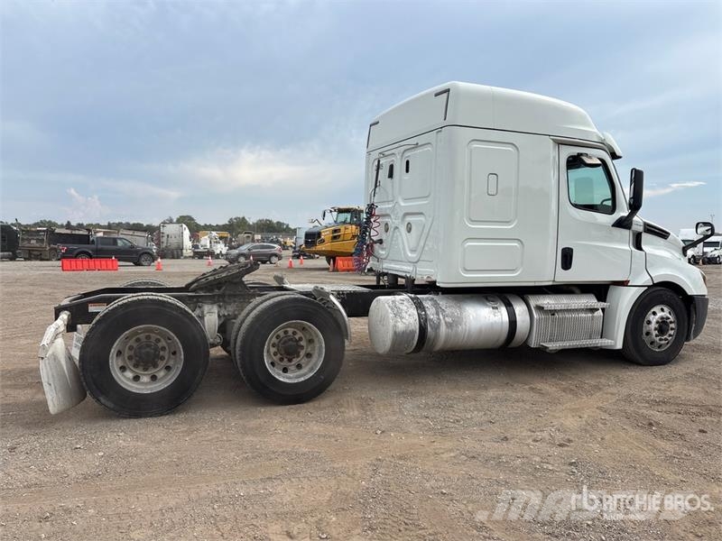 Freightliner Cascadia 126 6x4 T/A Sleeper Truck Tractor Çekiciler