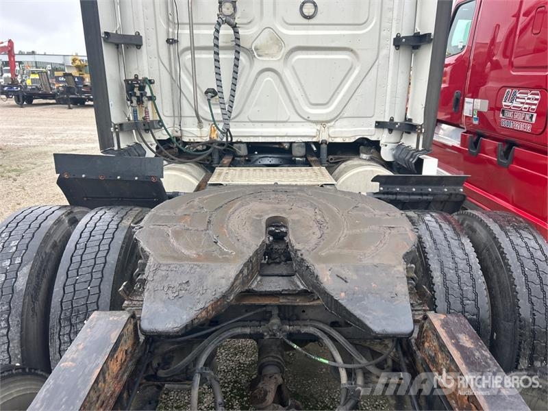Freightliner Cascadia 126 6x4 T/A Sleeper Truck Tractor Tractor Units