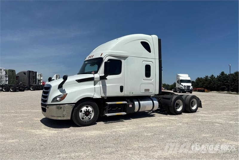 Freightliner Cascadia 126 6x4 T/A Sleeper Truck Tractor Cavalos mecânicos