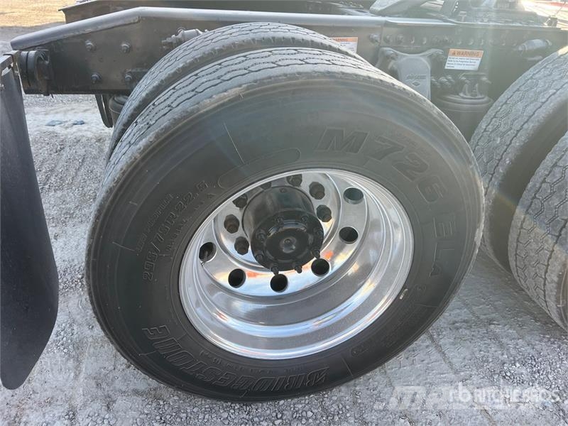 Freightliner Cascadia 126 Седельные тягачи