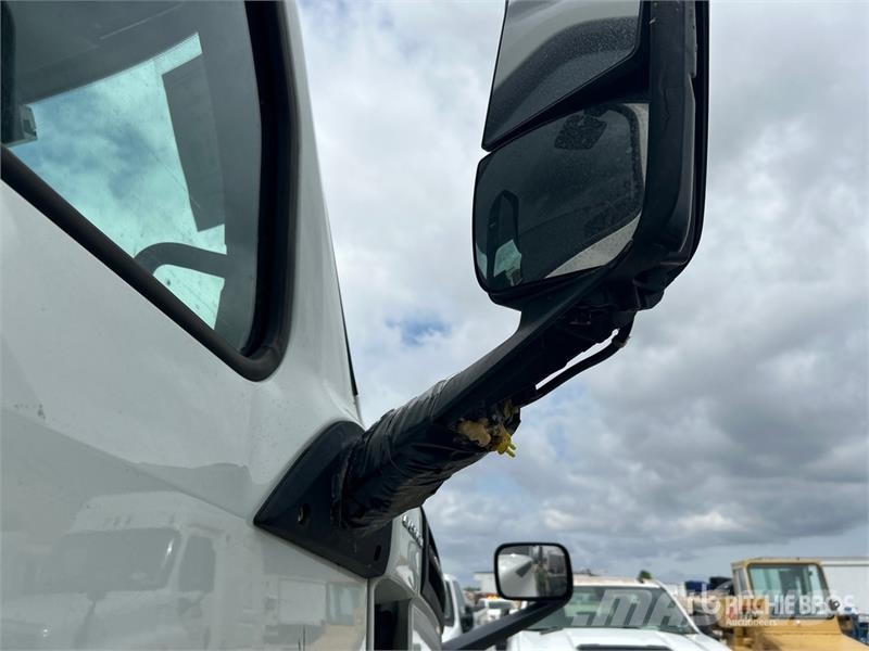 Freightliner Cascadia 126 6x4 T/A Sleeper Truck Tractor Cavalos mecânicos