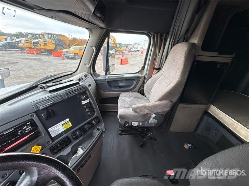 Freightliner Cascadia 125 6x4 T/A Sleeper Truck Tractor Tractor Units