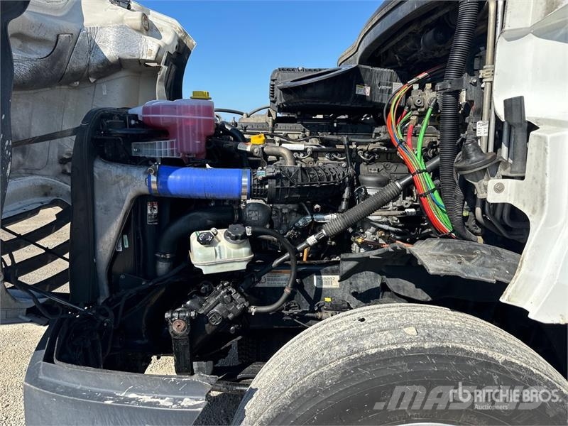 Freightliner Cascadia 126 6x4 T/A Sleeper Truck Tractor Vilcēji
