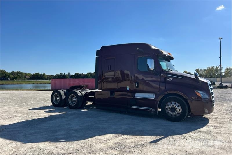 Freightliner Cascadia 126 6x4 T/A Sleeper Truck Tractor Vlačilci