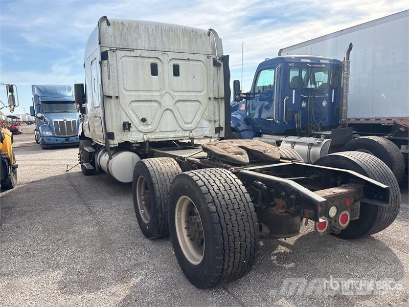 Freightliner Cascadia 125 6x4 T/A Sleeper Truck Tractor (Inoper Tractores (camiões)