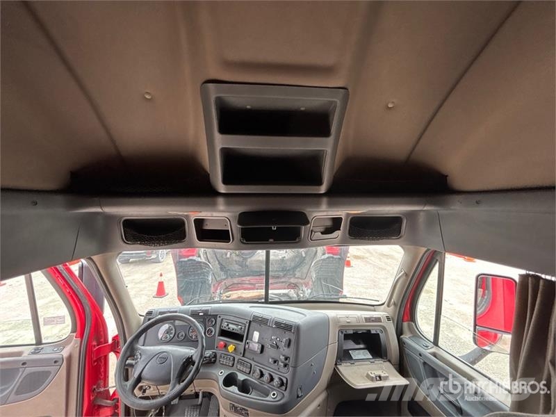 Freightliner Cascadia 125 6x4 T/A Sleeper Truck Tractor Nyergesvontatók