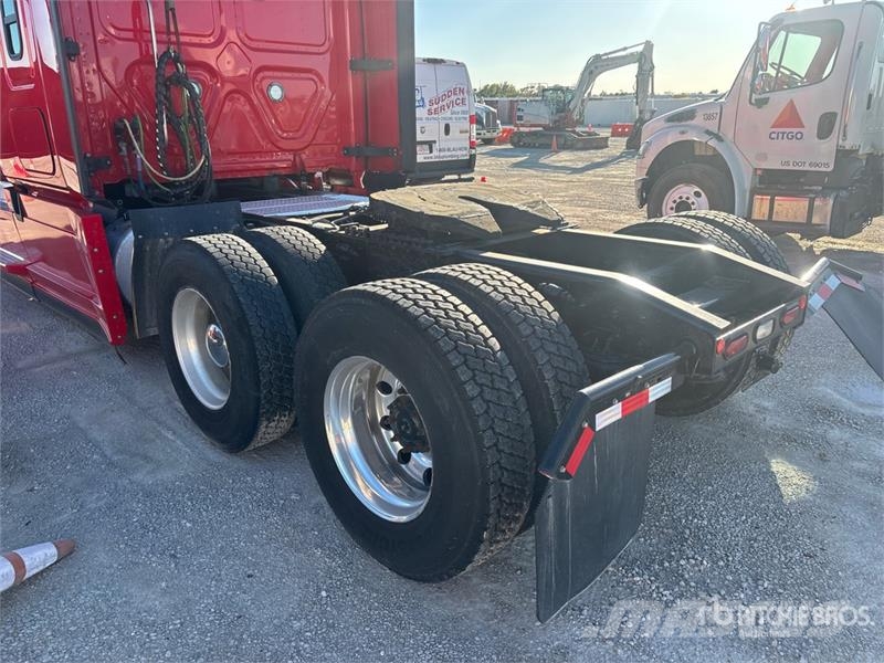 Freightliner Cascadia 126 6x4 T/A Sleeper Truck Tractor Motrici e Trattori Stradali