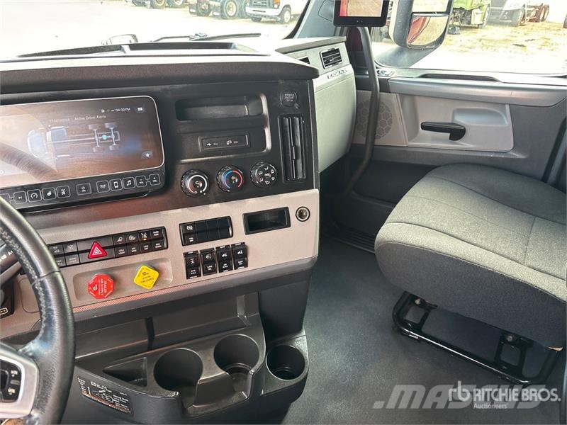 Freightliner Cascadia 126 6x4 T/A Sleeper Truck Tractor وحدات الجر