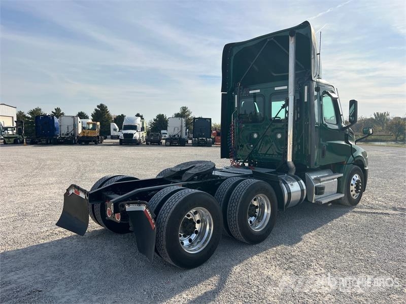 Freightliner Cascadia 126 Truck Tractor Units