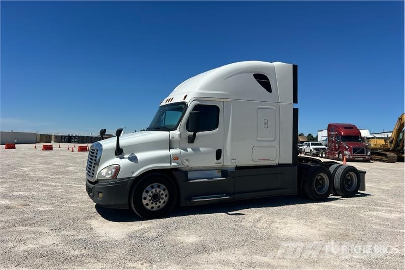 Freightliner Cascadia 125 6x4 T/A Sleeper Truck Tractor Tractor Units