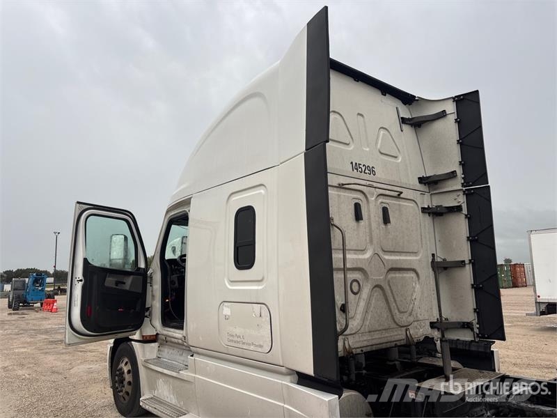 Freightliner Cascadia 126 6x4 T/A Sleeper Truck Tractor Влекачи
