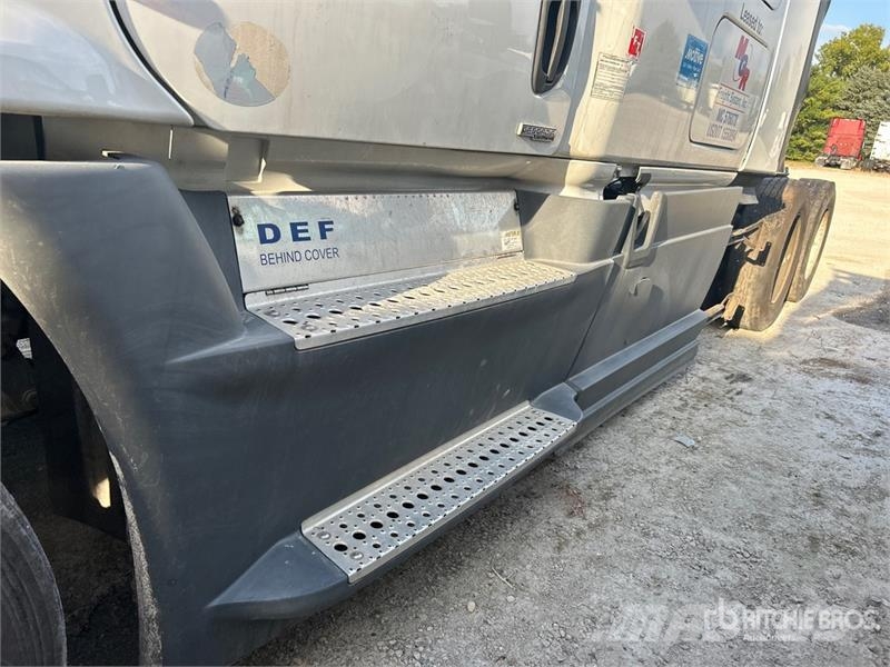 Freightliner Cascadia 125 6x4 T/A Sleeper Truck Tractor Vilcēji
