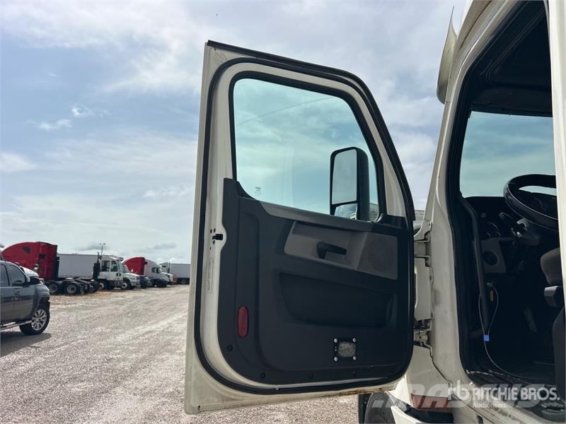 Freightliner Cascadia 126 T/A Sleeper Truck Tractor Prime Movers
