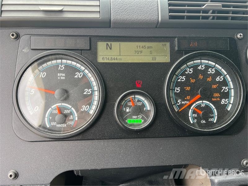 Freightliner Cascadia 125 6x4 T/A Sleeper Truck Tractor Vilcēji