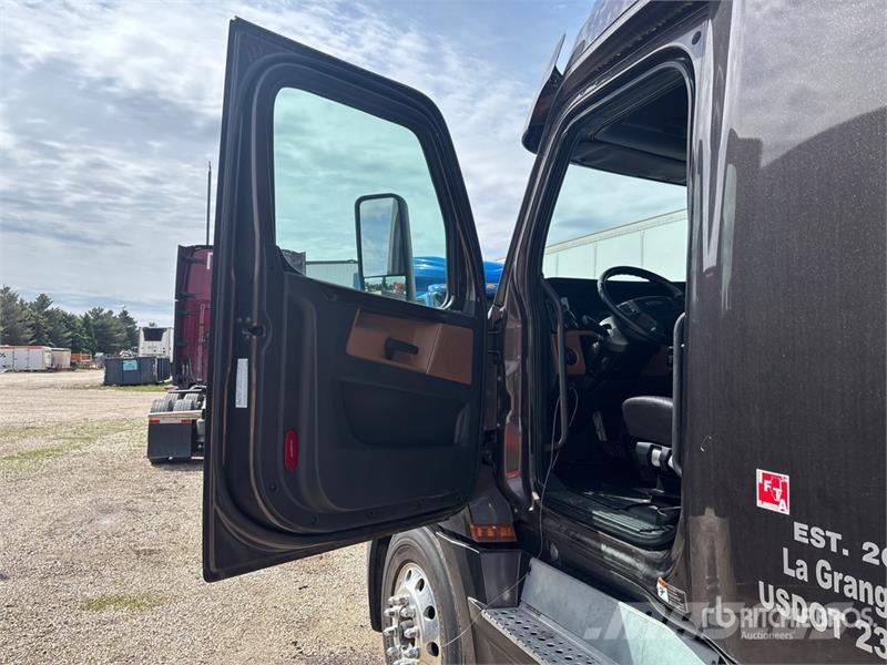 Freightliner Cascadia 126 6x4 T/A Sleeper Truck Tractor (Inoper Cabezas tractoras