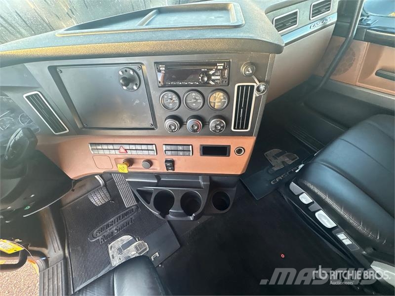 Freightliner Cascadia 116 4x2 Van Truck Sanduk kamioni