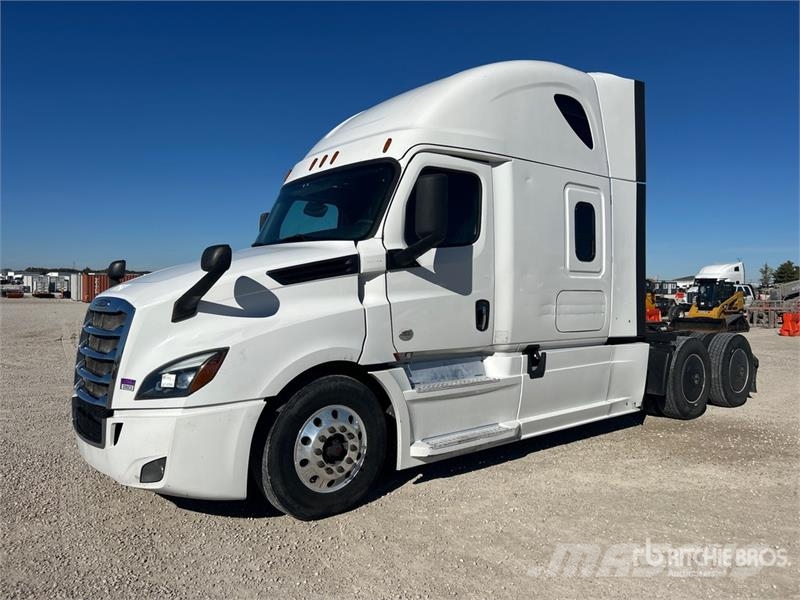 Freightliner Cascadia 126 6x4 T/A Sleeper Truck Tractor Tractor Units