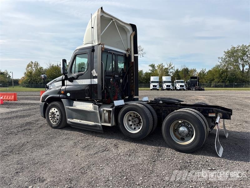 Freightliner Cascadia 125 Vilcēji