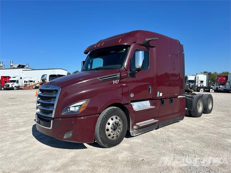 Freightliner Cascadia 126 6x4 T/A Sleeper Truck Tractor Vlačilci