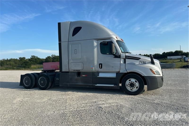 Freightliner Cascadia 126 6x4 T/A Sleeper Truck Tractor Влекачи
