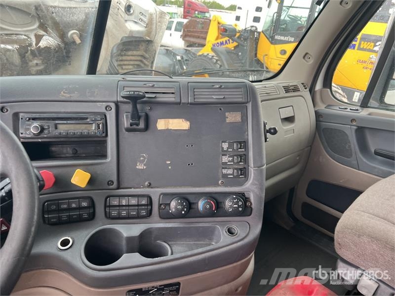 Freightliner Cascadia 125 6x4 T/A Sleeper Truck Tractor Tractor Units
