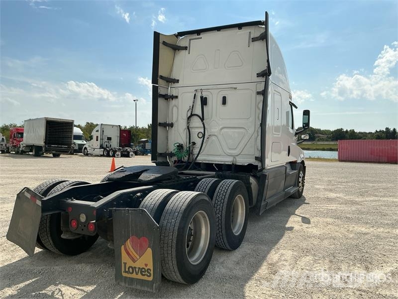 Freightliner Cascadia 126 6x4 T/A Sleeper Truck Tractor Sattelzugmaschinen