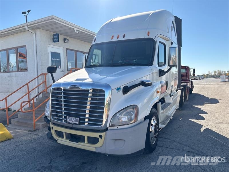 Freightliner Cascadia 125 6x4 T/A Sleeper Truck Tractor Cavalos mecânicos