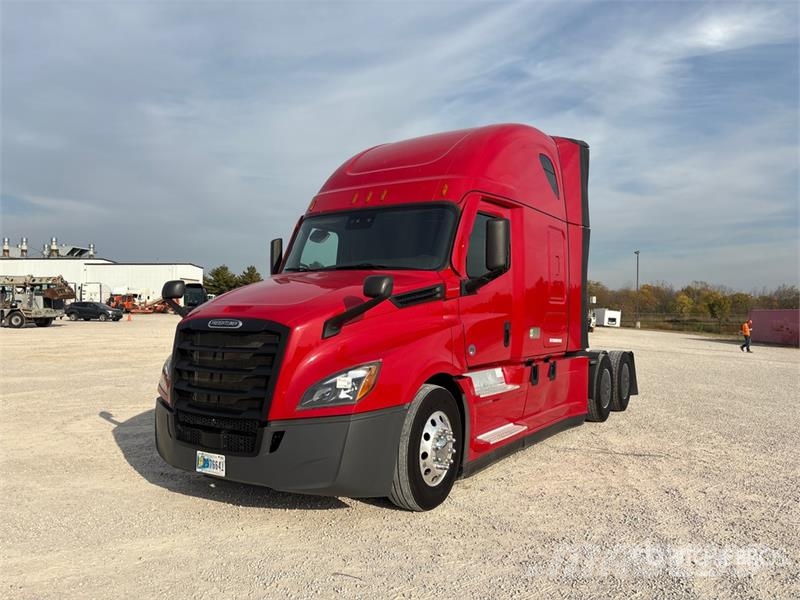 Freightliner Cascadia 126 6x4 T/A Sleeper Truck Tractor Truck Tractor Units