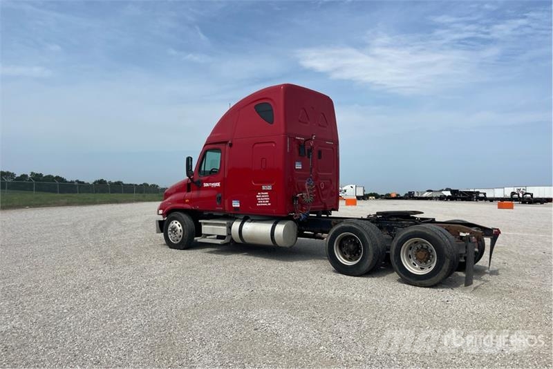 Freightliner Cascadia 125 6x4 T/A Sleeper Truck Tractor Vlačilci