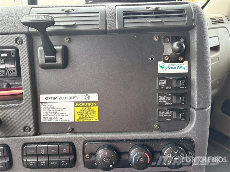 Freightliner Cascadia 125 6x4 T/A Sleeper Truck Tractor Tractor Units