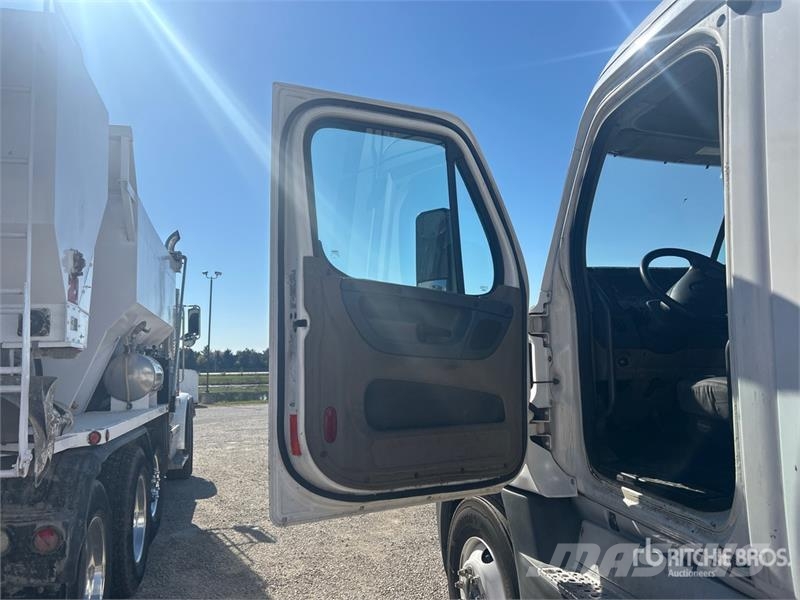 Freightliner Cascadia 125 Prime Movers
