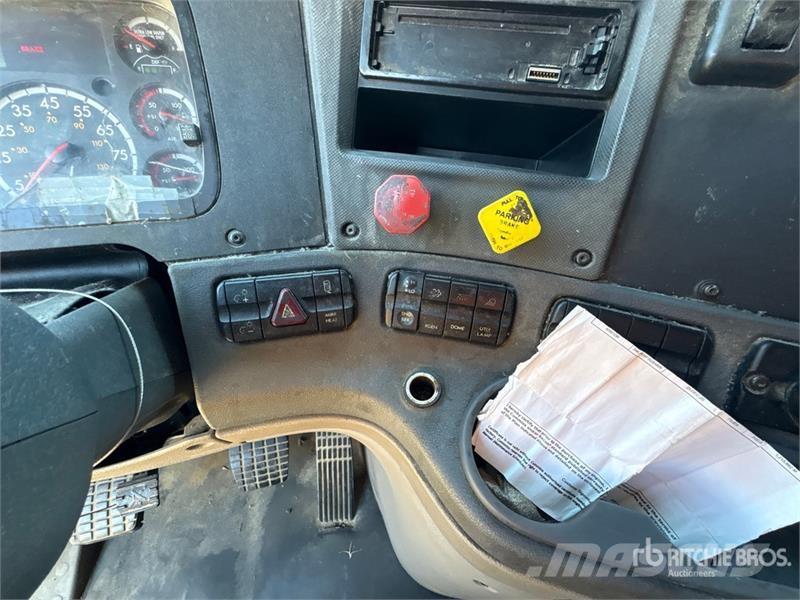 Freightliner Cascadia 125 6x4 T/A Sleeper Truck Tractor Tegljači