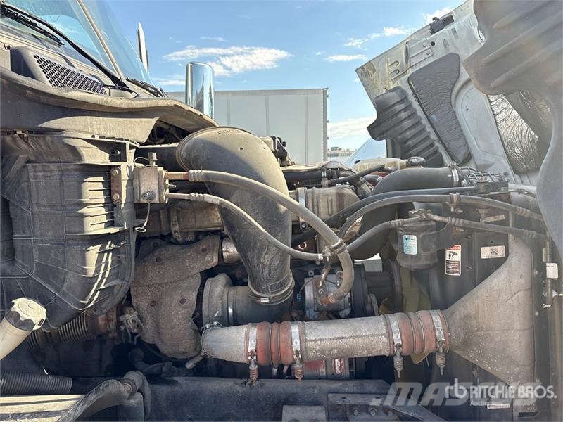 Freightliner Cascadia 125 6x4 T/A Sleeper Truck Tractor Tegljači