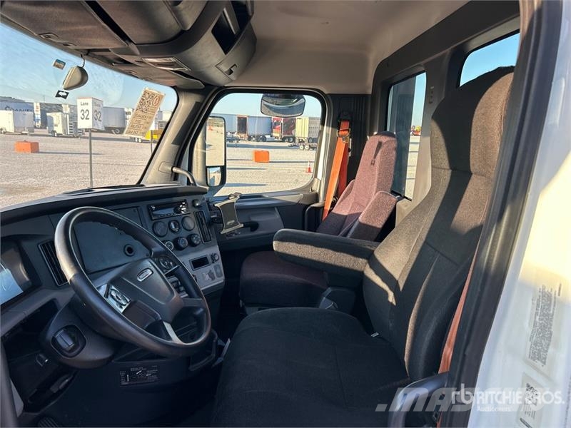Freightliner Cascadia 126 وحدات الجر