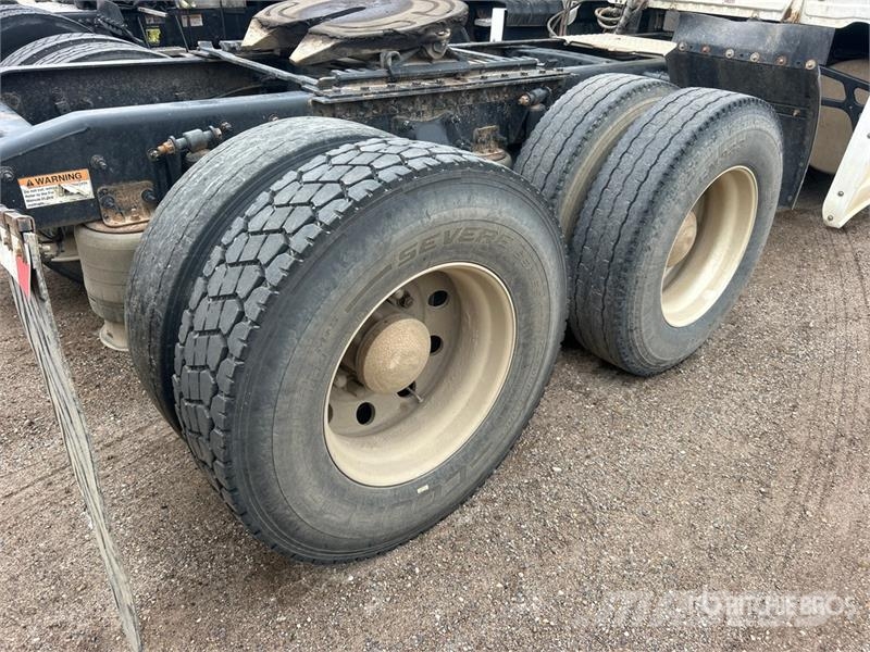 Freightliner Cascadia 125 6x4 T/A Sleeper Truck Tractor (Inoper Trekkers
