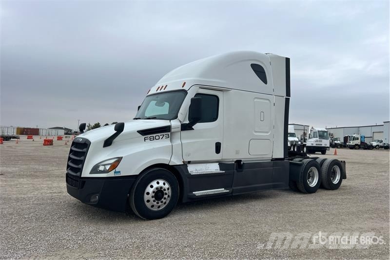 Freightliner Cascadia 126 6x4 T/A Sleeper Truck Tractor 曳引機組件