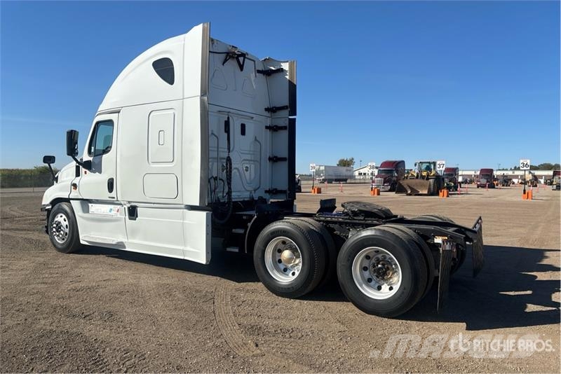 Freightliner Cascadia 125 6x4 T/A Sleeper Truck Tractor وحدات الجر