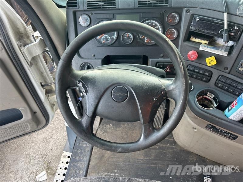 Freightliner Cascadia 125 6x4 T/A Sleeper Truck Tractor Vilcēji