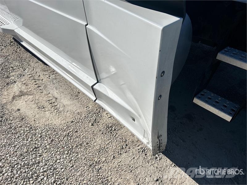 Freightliner Cascadia 126 6x4 T/A Sleeper Truck Tractor Tractor Units