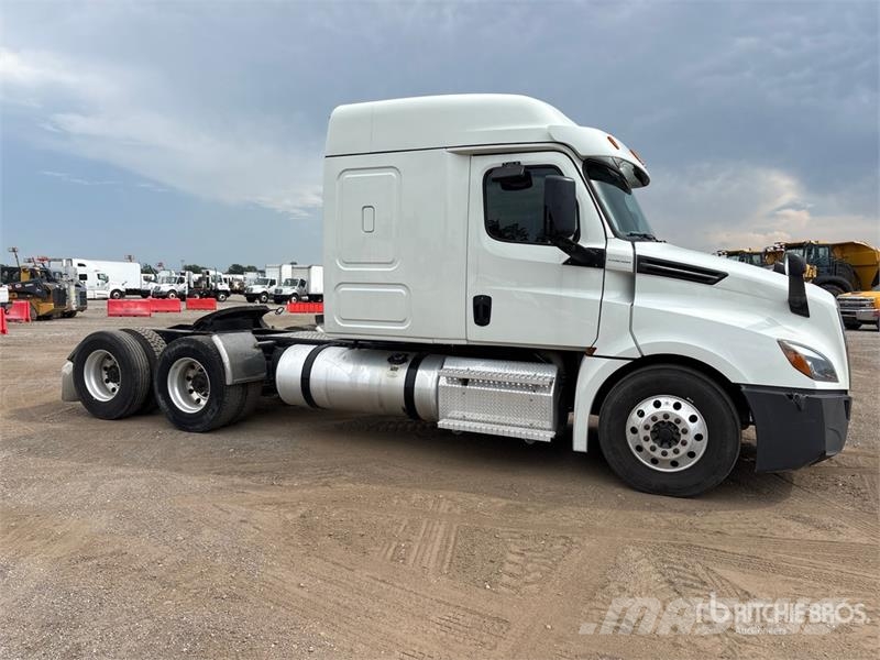 Freightliner Cascadia 126 6x4 T/A Sleeper Truck Tractor Çekiciler