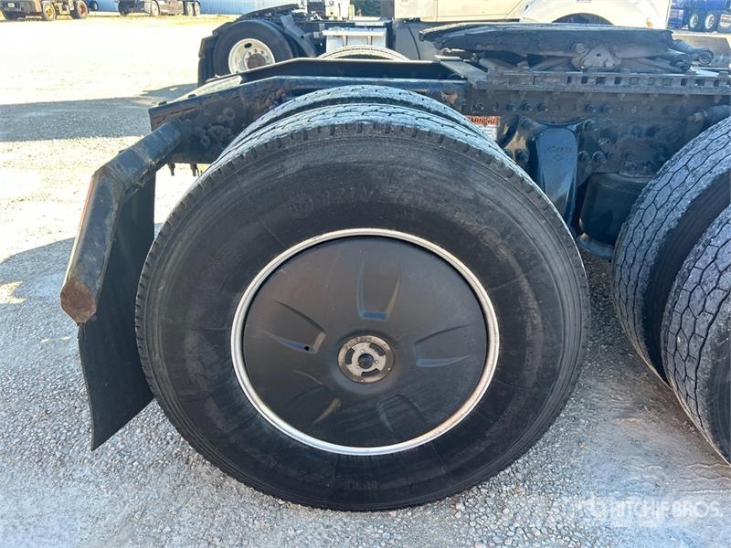 Freightliner Cascadia 126 6x4 T/A Sleeper Truck Tractor Tractor Units