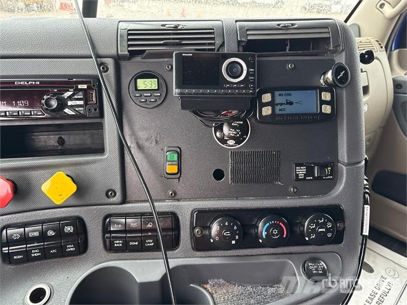 Freightliner Cascadia 125 6x4 T/A Sleeper Truck Tractor Tractor Units