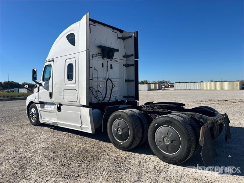 Freightliner Cascadia 126 6x4 T/A Sleeper Truck Tractor Tractor Units