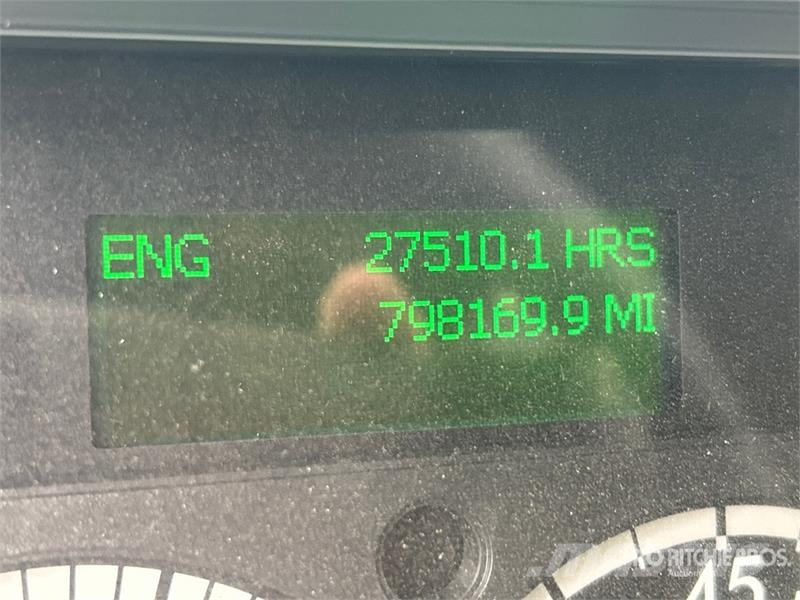 Freightliner Cascadia 125 6x4 T/A Sleeper Truck Tractor (Inoper Trekkers