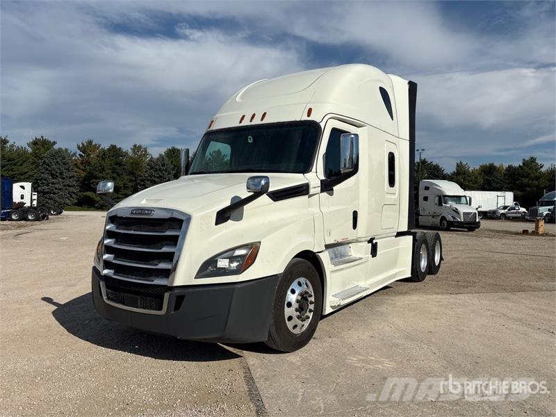 Freightliner Cascadia 126 6x4 T/A Sleeper Truck Tractor Nyergesvontatók