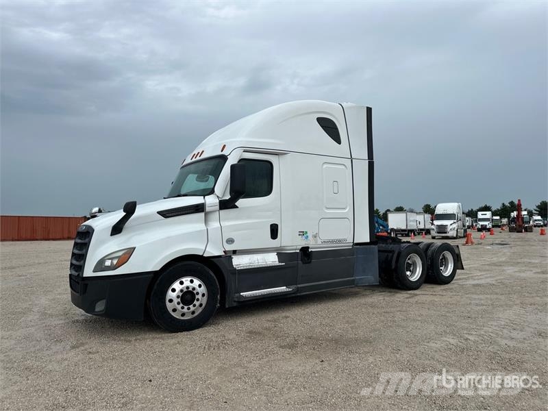 Freightliner Cascadia 126 6x4 T/A Sleeper Truck Tractor Влекачи