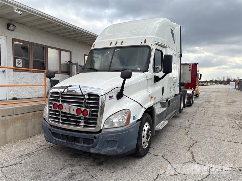 Freightliner Cascadia 125 6x4 T/A Sleeper Truck Tractor Sattelzugmaschinen