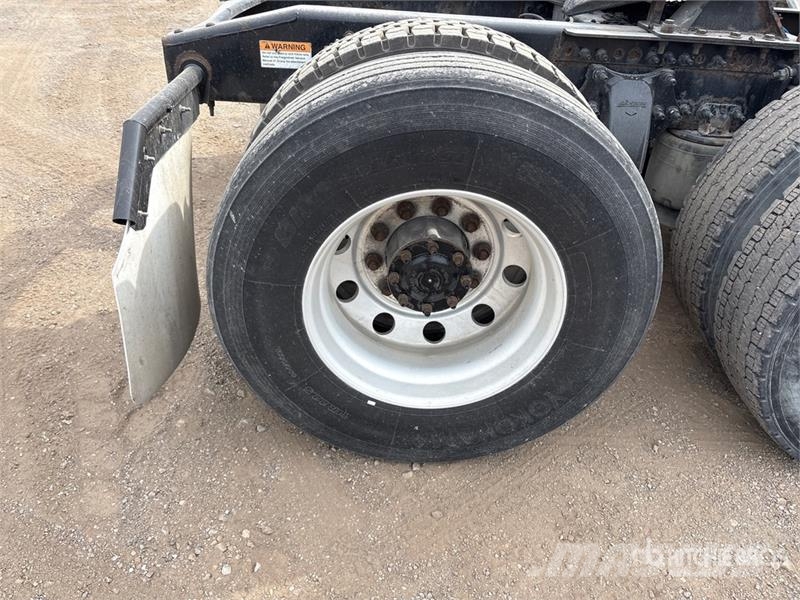Freightliner Cascadia 126 6x4 T/A Sleeper Truck Tractor Çekiciler