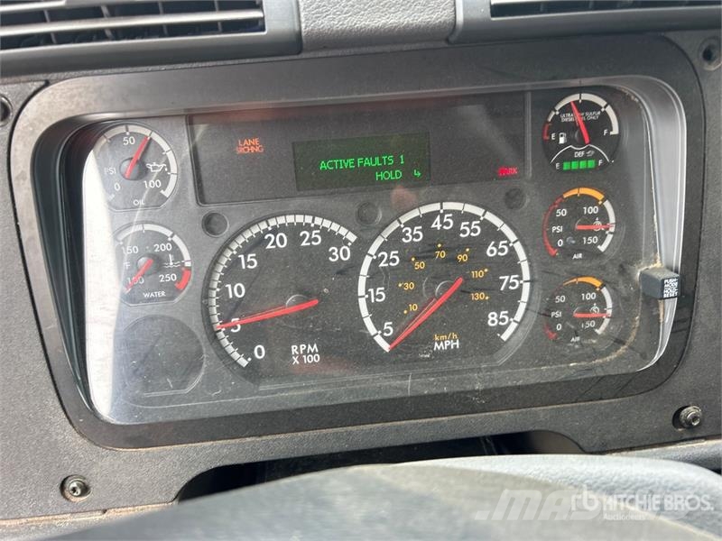 Freightliner Cascadia 125 6x4 T/A Sleeper Truck Tractor (Inoper Trekkers