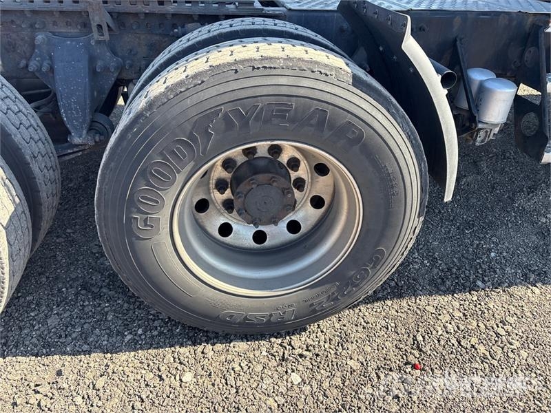 Freightliner Cascadia 126 6x4 T/A Sleeper Truck Tractor Autotractoare